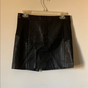 Bundle 2/14$ — Faux Leather Short Skirt